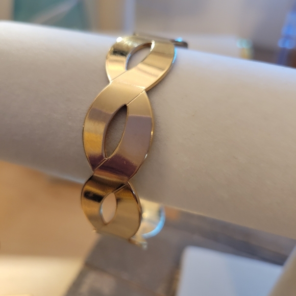 Sarah Coventry Swirly Cuff Bracelet • Shown On 6.5 Inch Wrist - Picture 1 of 6